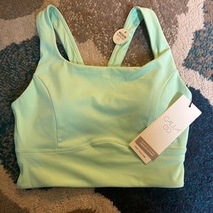 NWT Women’s racerback workout bra, medium support
